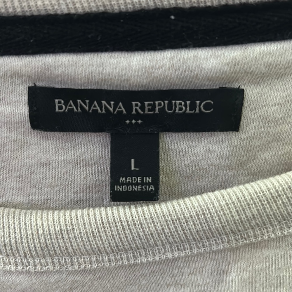 Banana Republic lion crewneck
